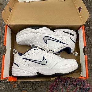 Nike Air Monarch IV White 10.5 wide 4E